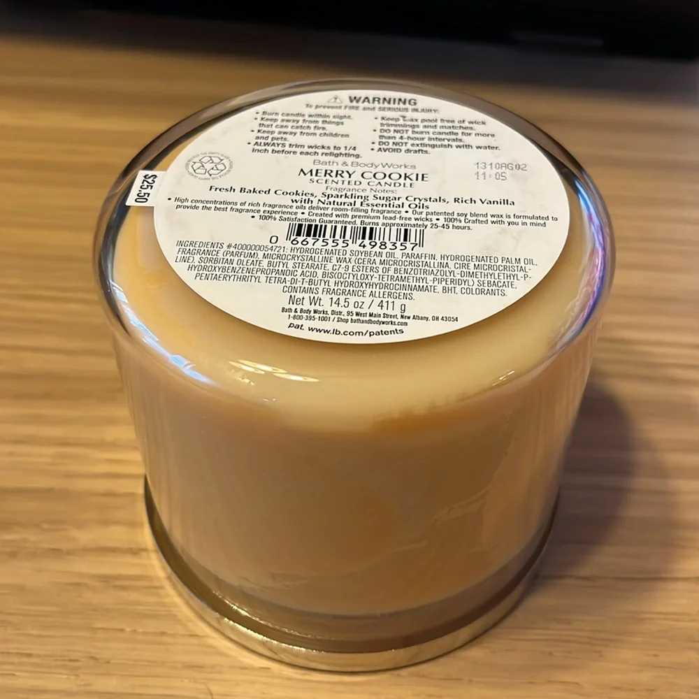Bath & Body Works 3 Wick Candle. Merry Cookie.